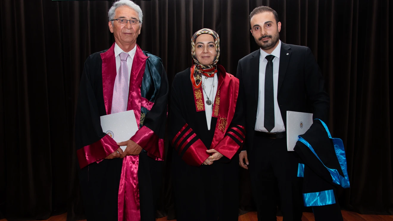 Sağlık Bilimleri Enstitüsünde Mezuniyet ve Ödül Töreni gerçekleştirildi